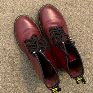 DR. MARTENS
1460 LACE UP BOOTS